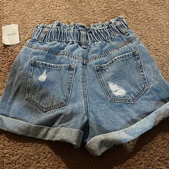 Forever 21 denim shorts - Picture 2 of 5